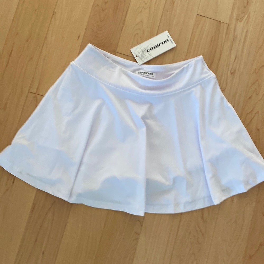 Brand-new coolrun white tennis skirt